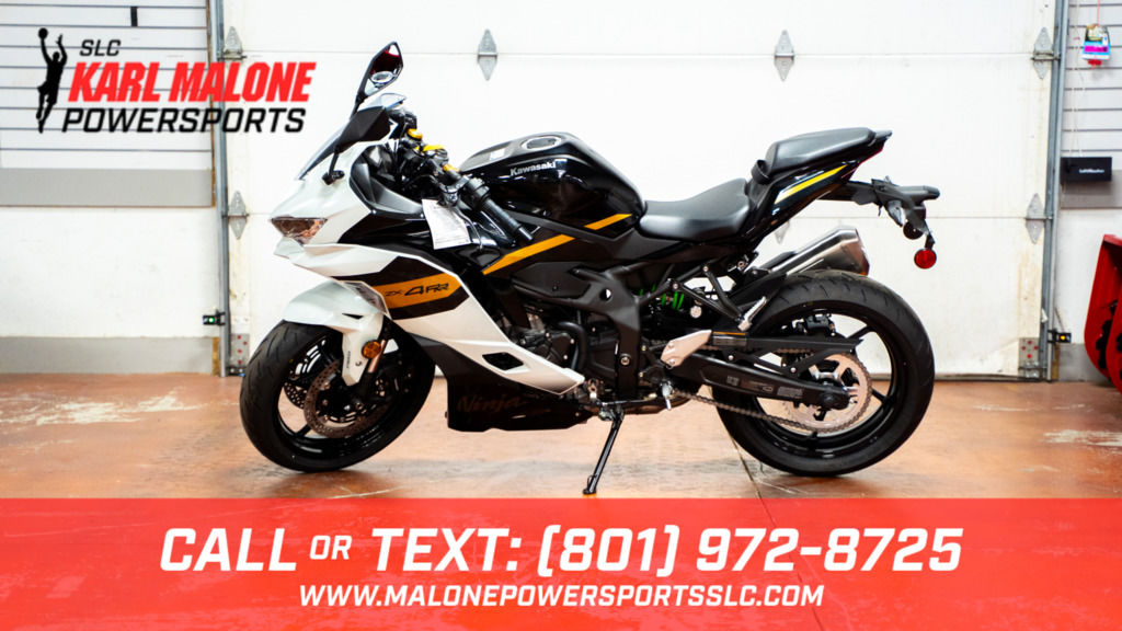 2026-Kawasaki-NINJA-ZX-4RR-ABS-Pearl-Robotic-White/Metallic-Spark