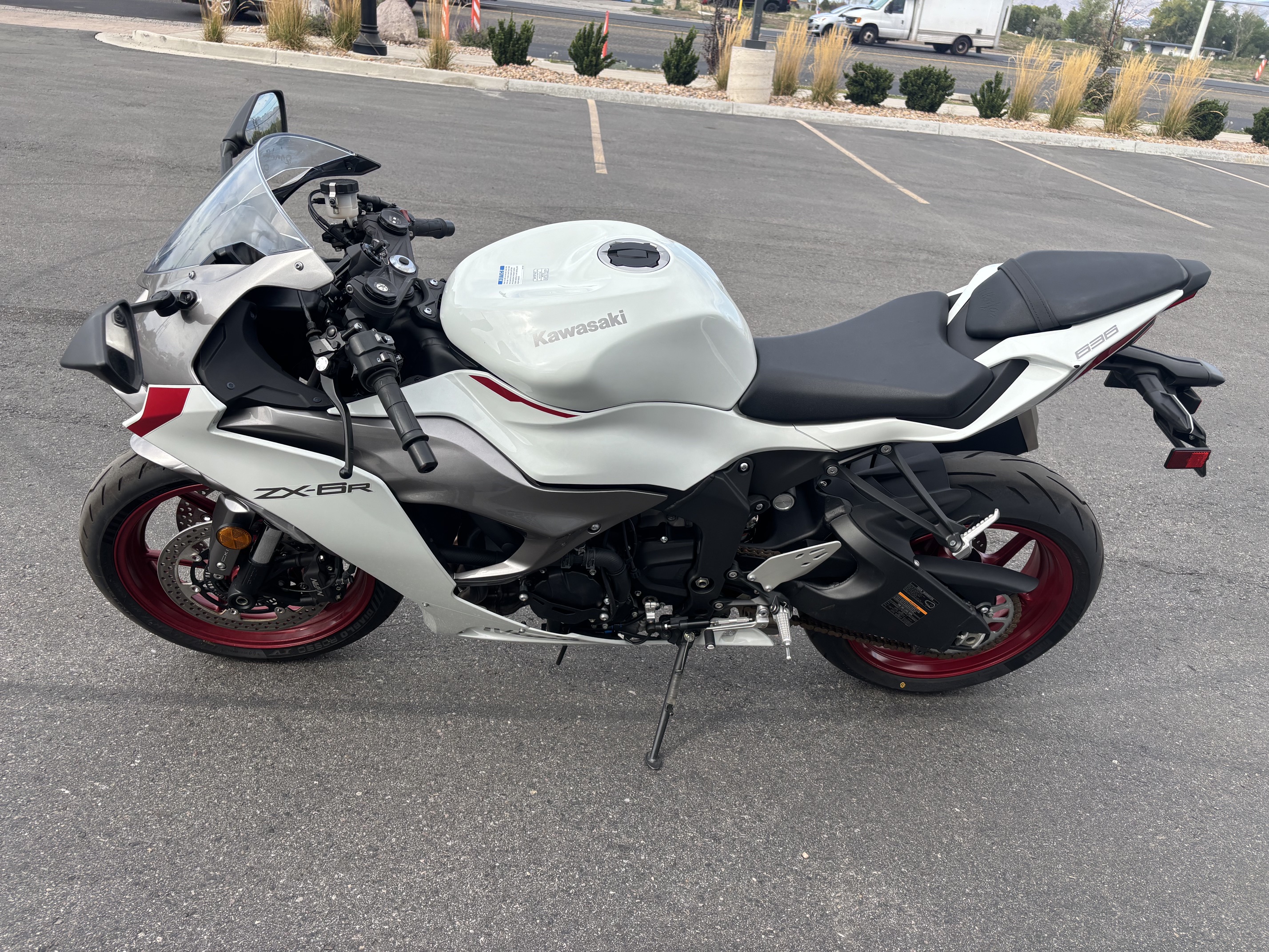 2025 KAWASAKI NINJA ZX-6R MOTORCYCLE