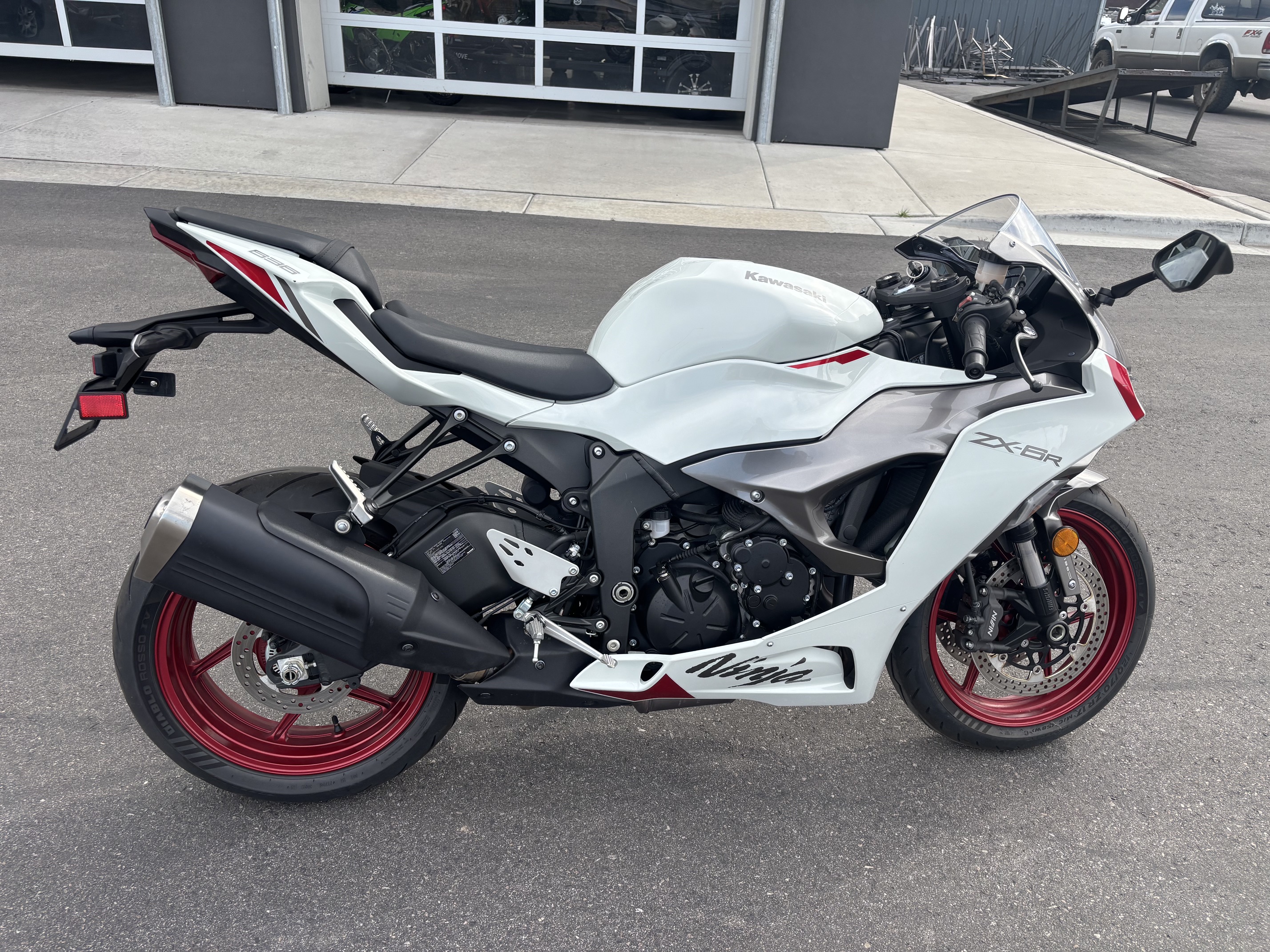 2025 KAWASAKI NINJA ZX-6R MOTORCYCLE