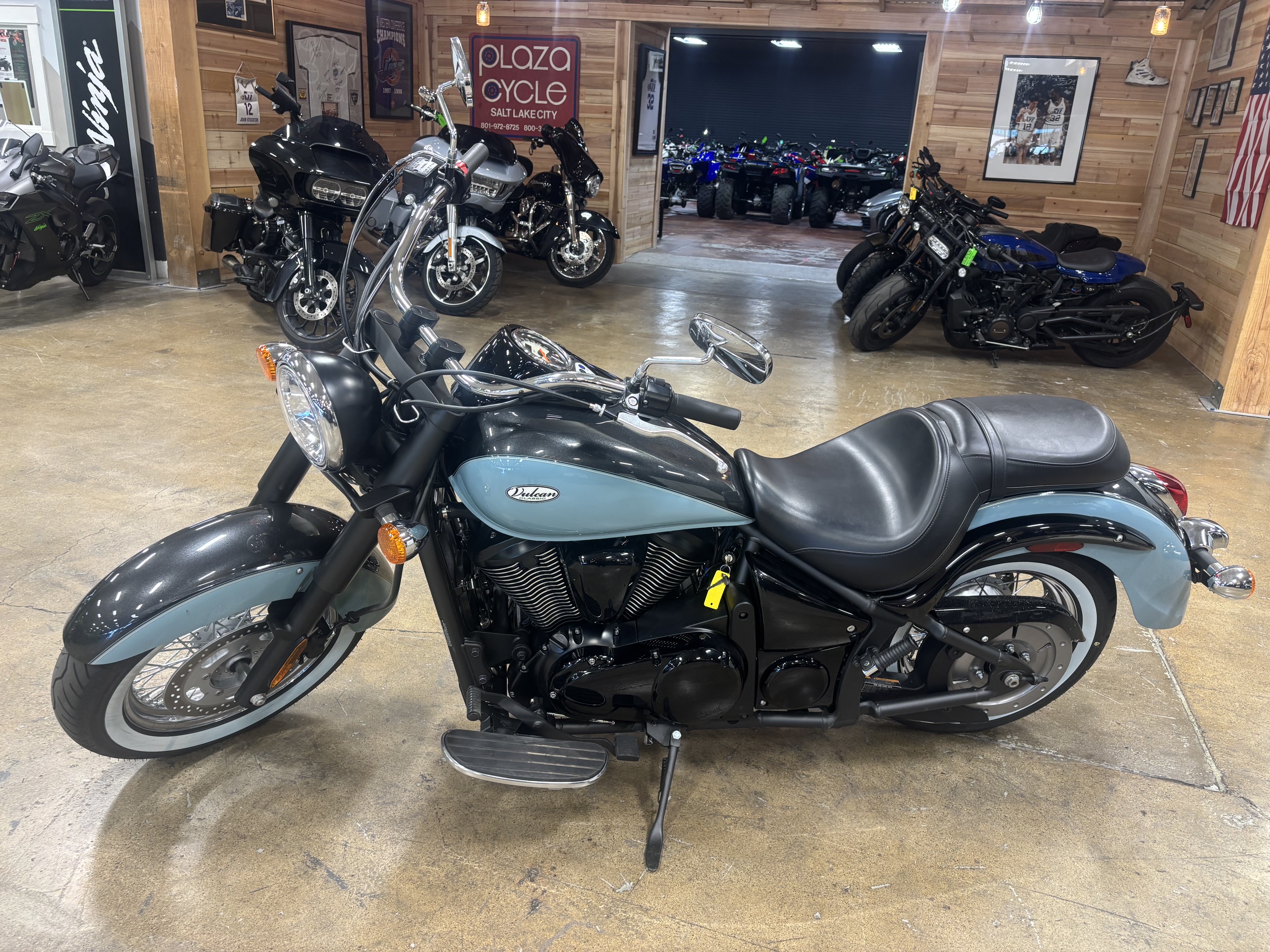 2025 Kawasaki Vulcan 900 Classic MOTORCYCLE