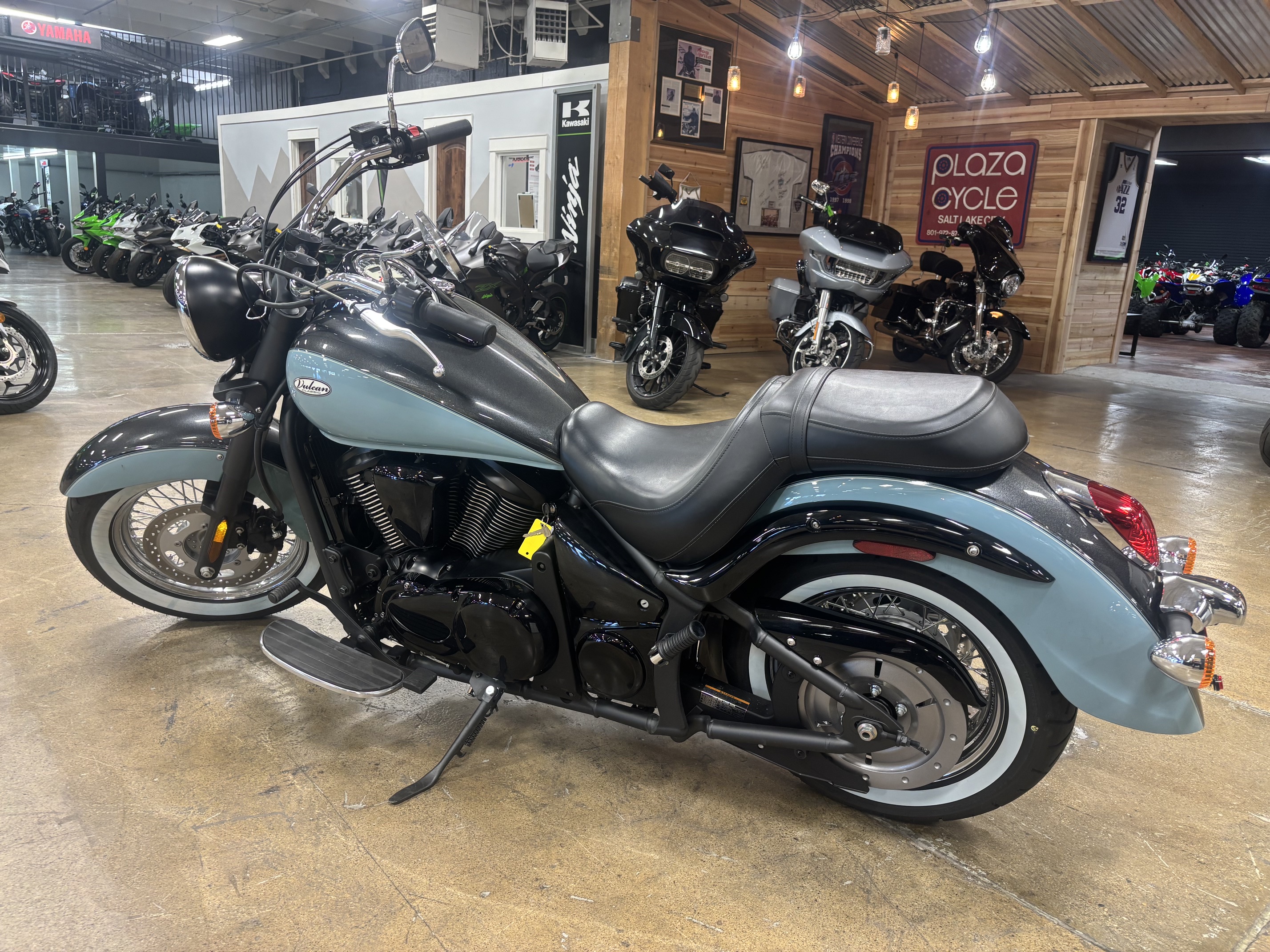 2025 Kawasaki Vulcan 900 Classic MOTORCYCLE