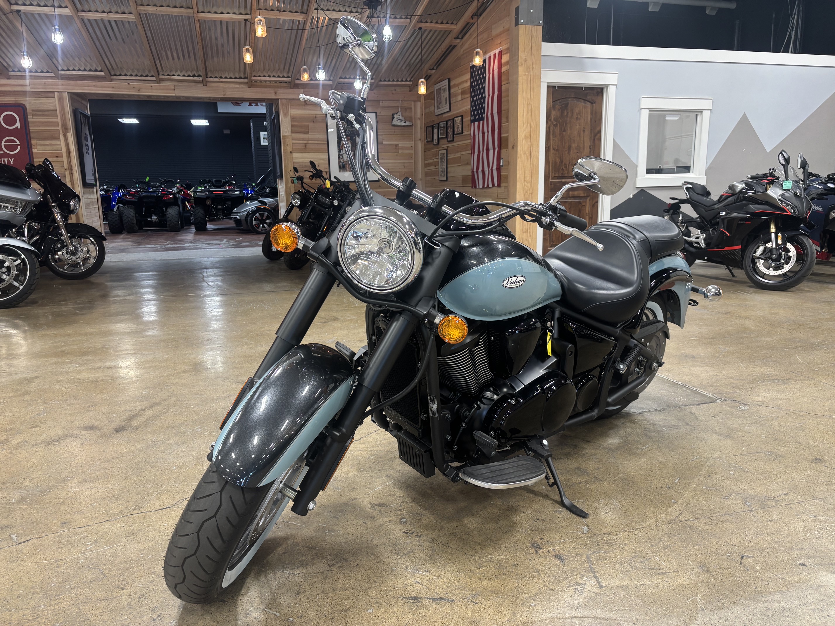 2025 Kawasaki Vulcan 900 Classic MOTORCYCLE