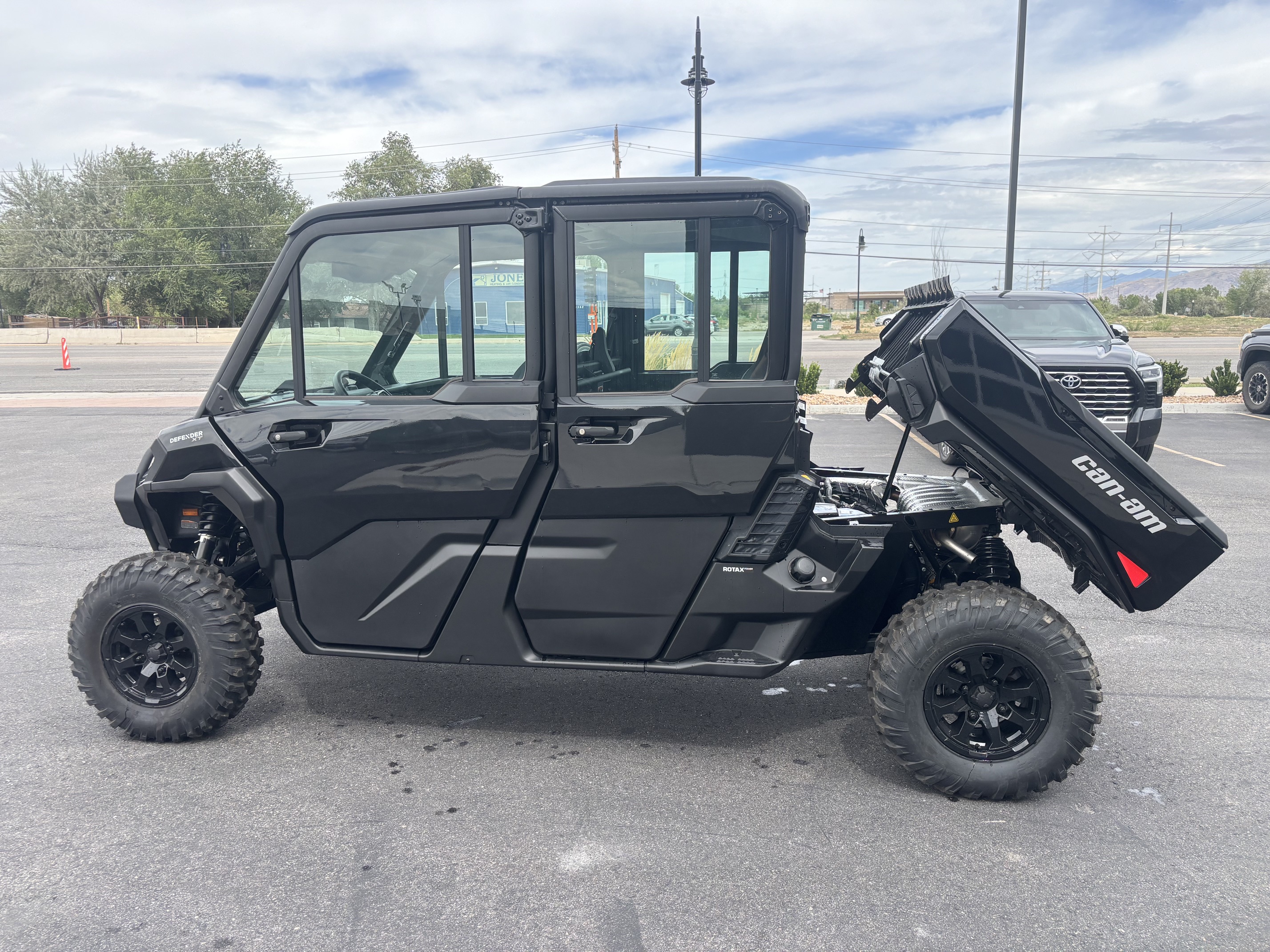 2026 Can-Am Defender MAX XT CAB HD11 UTV
