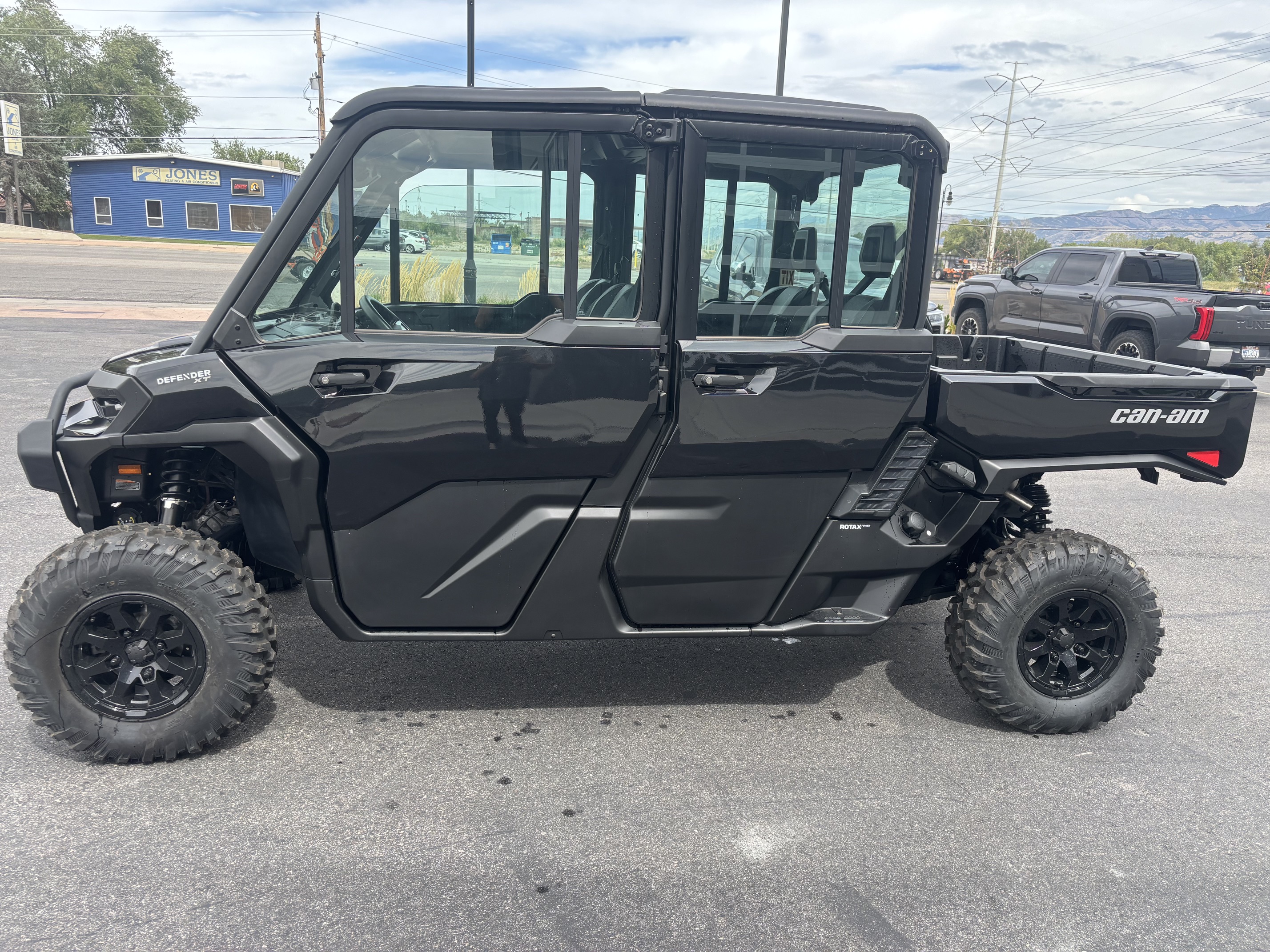 2026 Can-Am Defender MAX XT CAB HD11 UTV