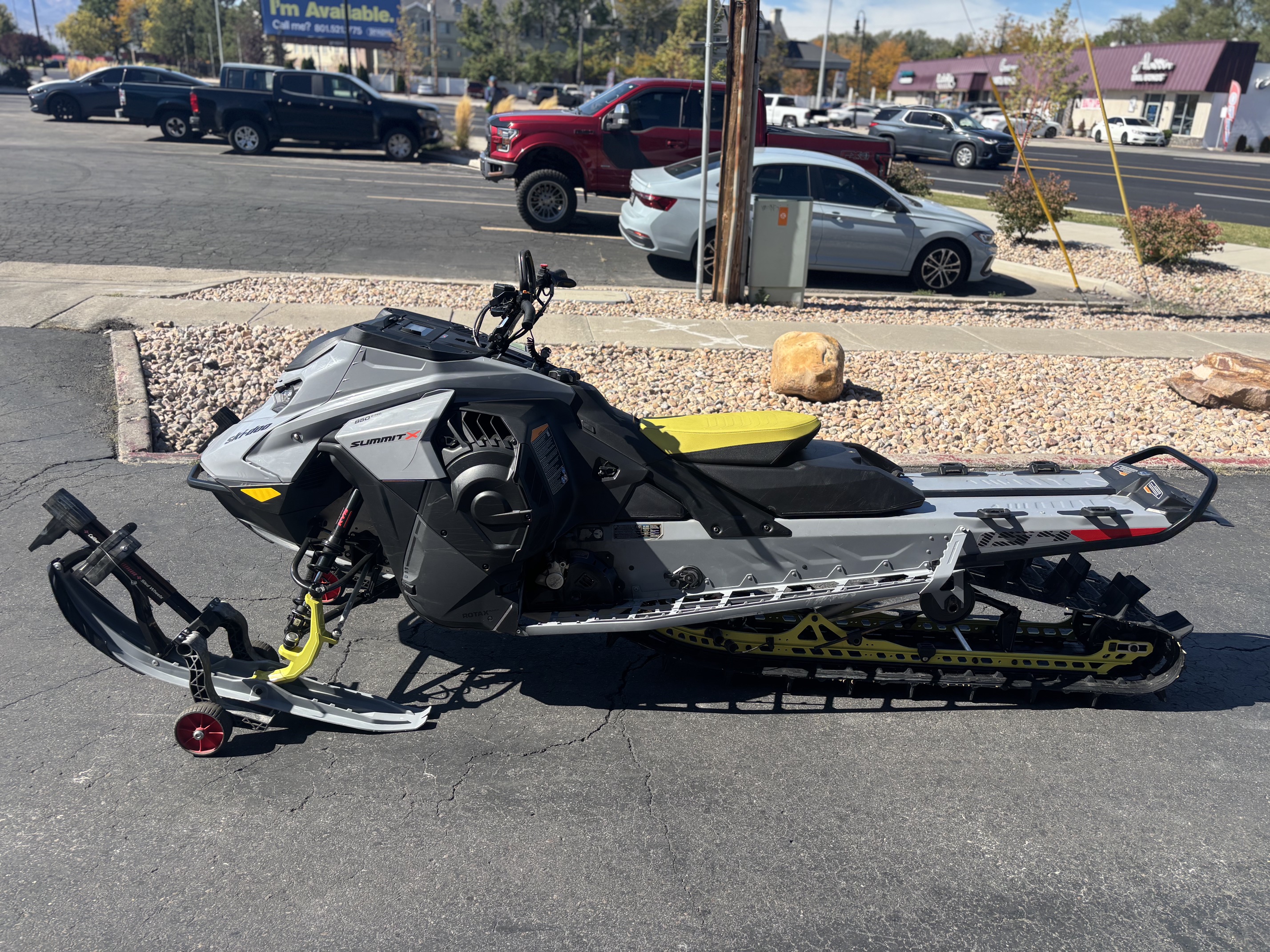 2025 SKI-DOO Summit X 154 850 E-TEC PowderMax Light with FlexEdge 2.5 SNOWMOBILE